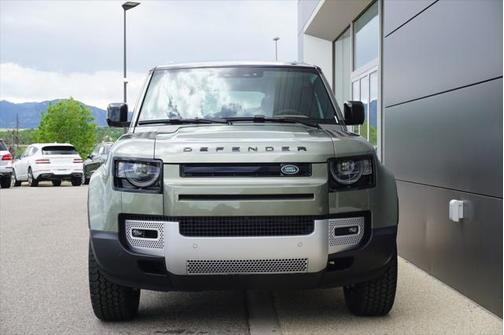 2025 Land Rover Defender 110 P300