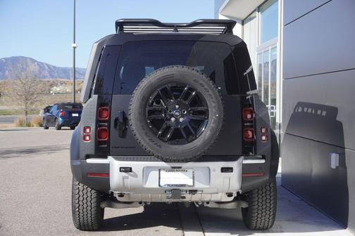 2025 Land Rover Defender 110 P300