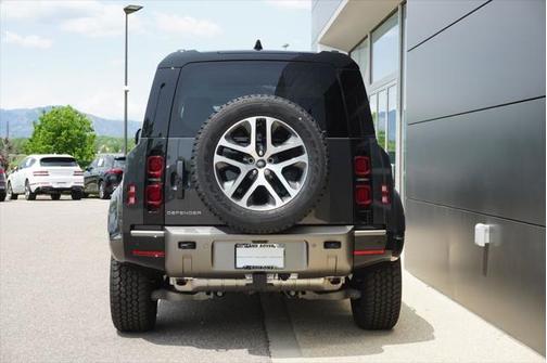 2025 Land Rover Defender 110 P400 X-Dynamic SE