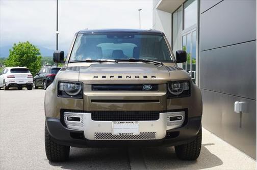 2025 Land Rover Defender 110 P300