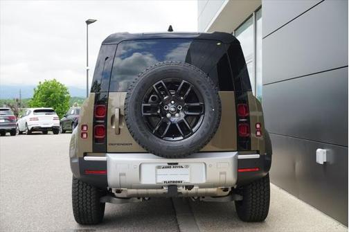 2025 Land Rover Defender 110 P300