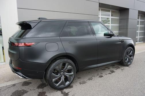 2025 Land Rover Range Rover Sport SE