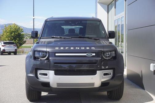 2025 Land Rover Defender 130 P400 S
