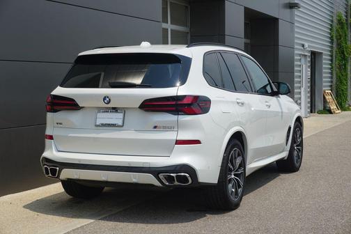 2025 BMW X5 M60i