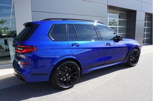 2025 BMW X7 M60i