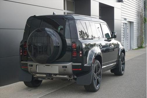 2025 Land Rover Defender 110 P400 X-Dynamic SE