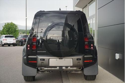 2025 Land Rover Defender 110 P400 X-Dynamic SE
