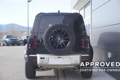 2025 Land Rover Defender 110 P300