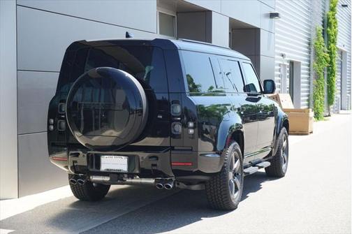 2025 Land Rover Defender V8