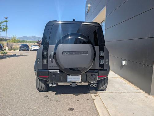 Carpathian Grey Premium Metallic 2026 Land Rover Defender 110 V8