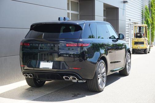 2025 Land Rover Range Rover Sport SE