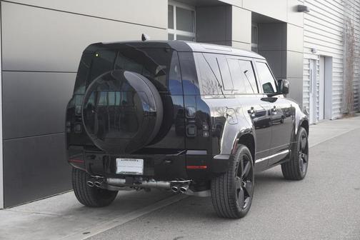2026 Land Rover Defender 110 V8
