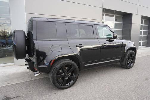 2026 Land Rover Defender 110 V8