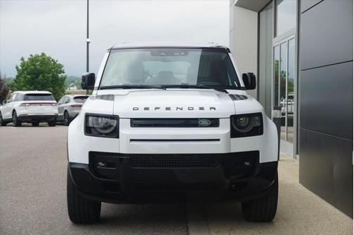 2025 Land Rover Defender 110 P400 X-Dynamic SE