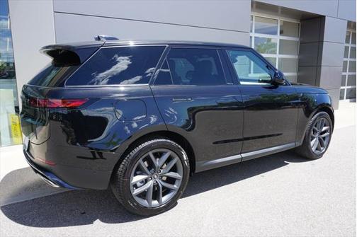 2025 Land Rover Range Rover Sport SE