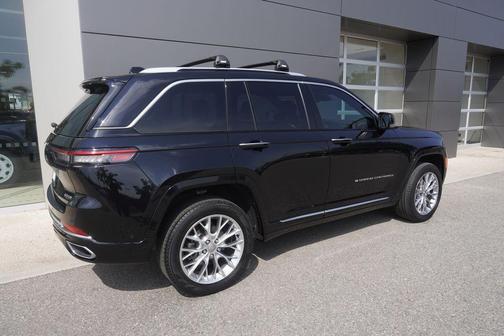 2023 Jeep Grand Cherokee Summit