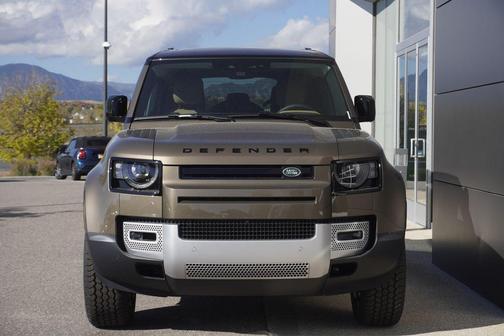 2025 Land Rover Defender 110 P300