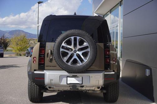 2025 Land Rover Defender 110 P300