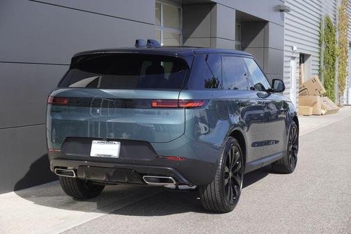 2025 Land Rover Range Rover Sport SE