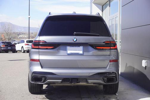 2025 BMW X7 xDrive40i