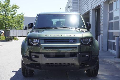 Woolstone Green Metallic 2026 Land Rover Defender P400 X-Dynamic SE
