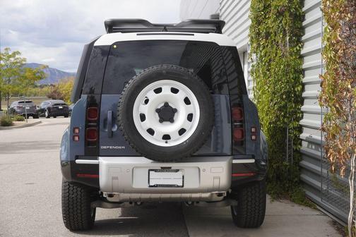 2025 Land Rover Defender 110 P300