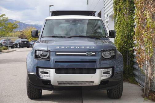 2025 Land Rover Defender 110 P300