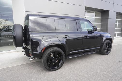 2026 Land Rover Defender 110 V8