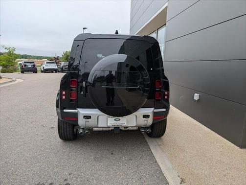 2024 Land Rover Defender 110 P500 SE