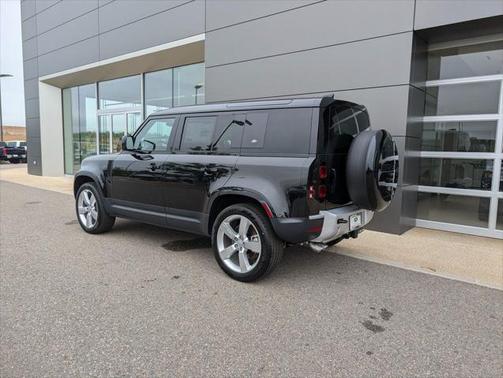 2024 Land Rover Defender 110 P500 SE