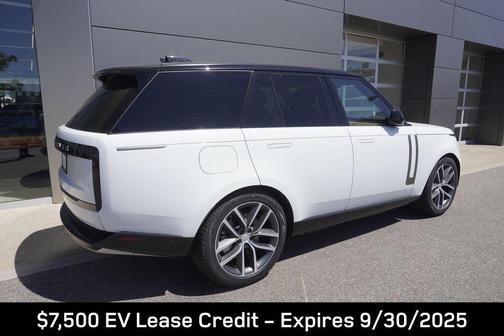 2025 Land Rover Range Rover P550e SE