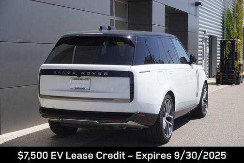 2025 Land Rover Range Rover P550e SE