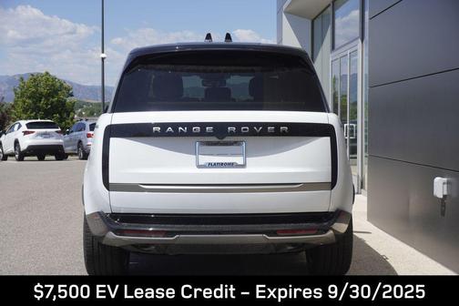 2025 Land Rover Range Rover P550e SE
