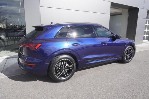 2021 Audi e-tron Premium Plus