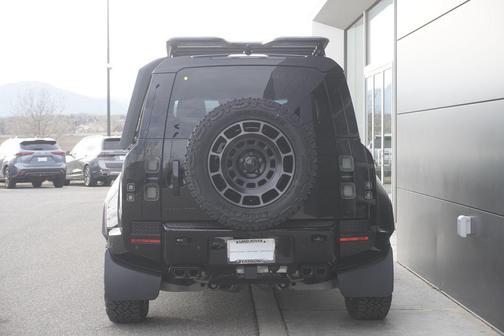 2026 Land Rover Defender P635 OCTA