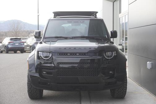 2026 Land Rover Defender P635 OCTA