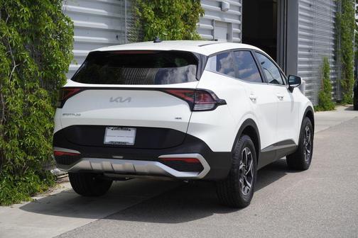Snow White Pearl 2023 Kia Sportage LX