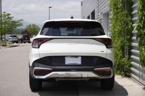 Snow White Pearl 2023 Kia Sportage LX
