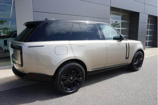 2025 Land Rover Range Rover P530 SE