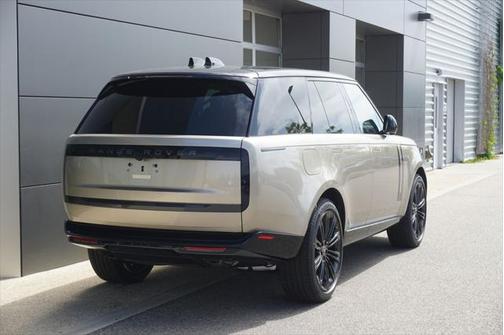 2025 Land Rover Range Rover P530 SE