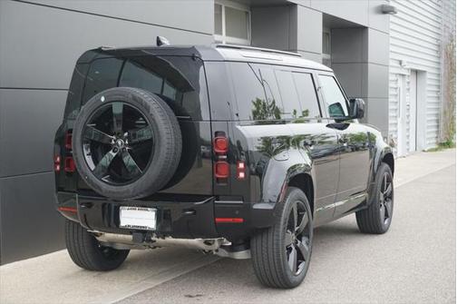 2025 Land Rover Defender 110 P400 X-Dynamic SE