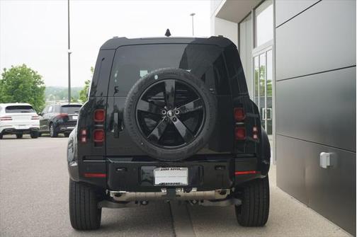 2025 Land Rover Defender 110 P400 X-Dynamic SE