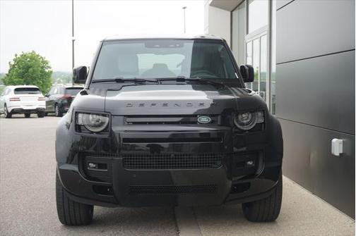 2025 Land Rover Defender 110 P400 X-Dynamic SE