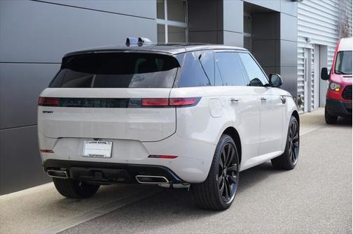 2025 Land Rover Range Rover Sport SE