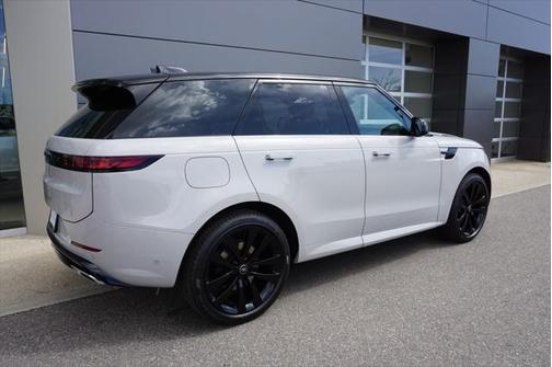 2025 Land Rover Range Rover Sport SE
