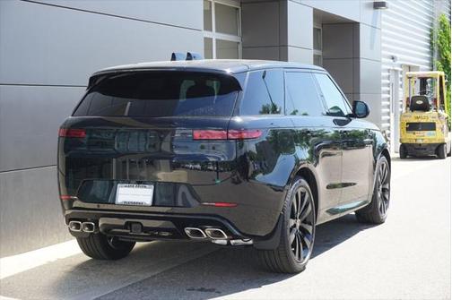 2025 Land Rover Range Rover Sport SE
