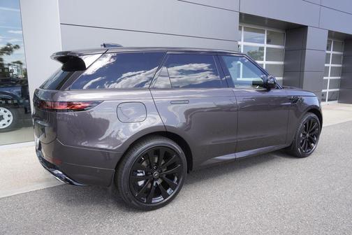 2025 Land Rover Range Rover Sport SE