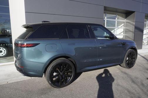 2025 Land Rover Range Rover Sport SE