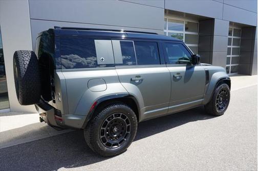 2025 Land Rover Defender 110 V8