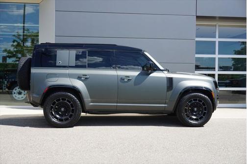 2025 Land Rover Defender 110 V8